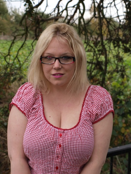 Amateur BBW Sindy Bust exposes her big boobs and twat on a countryside bridge 68116945