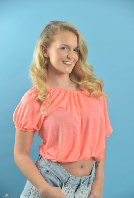 Barely legal British girl Lycia Sharyl uncups her great tits 32451961