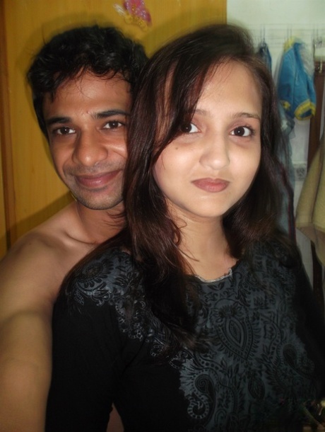 Desi Bhabhi Porn & Nude Pics - HotPussyPics.com
